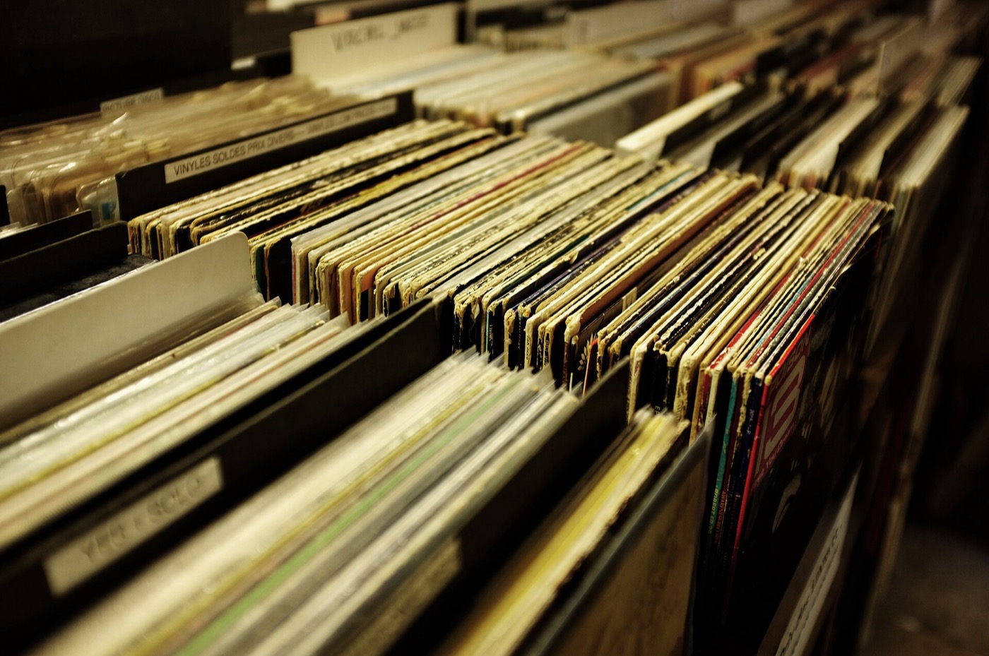 Des vinyles d'occasion chez un disquaire de Lyon